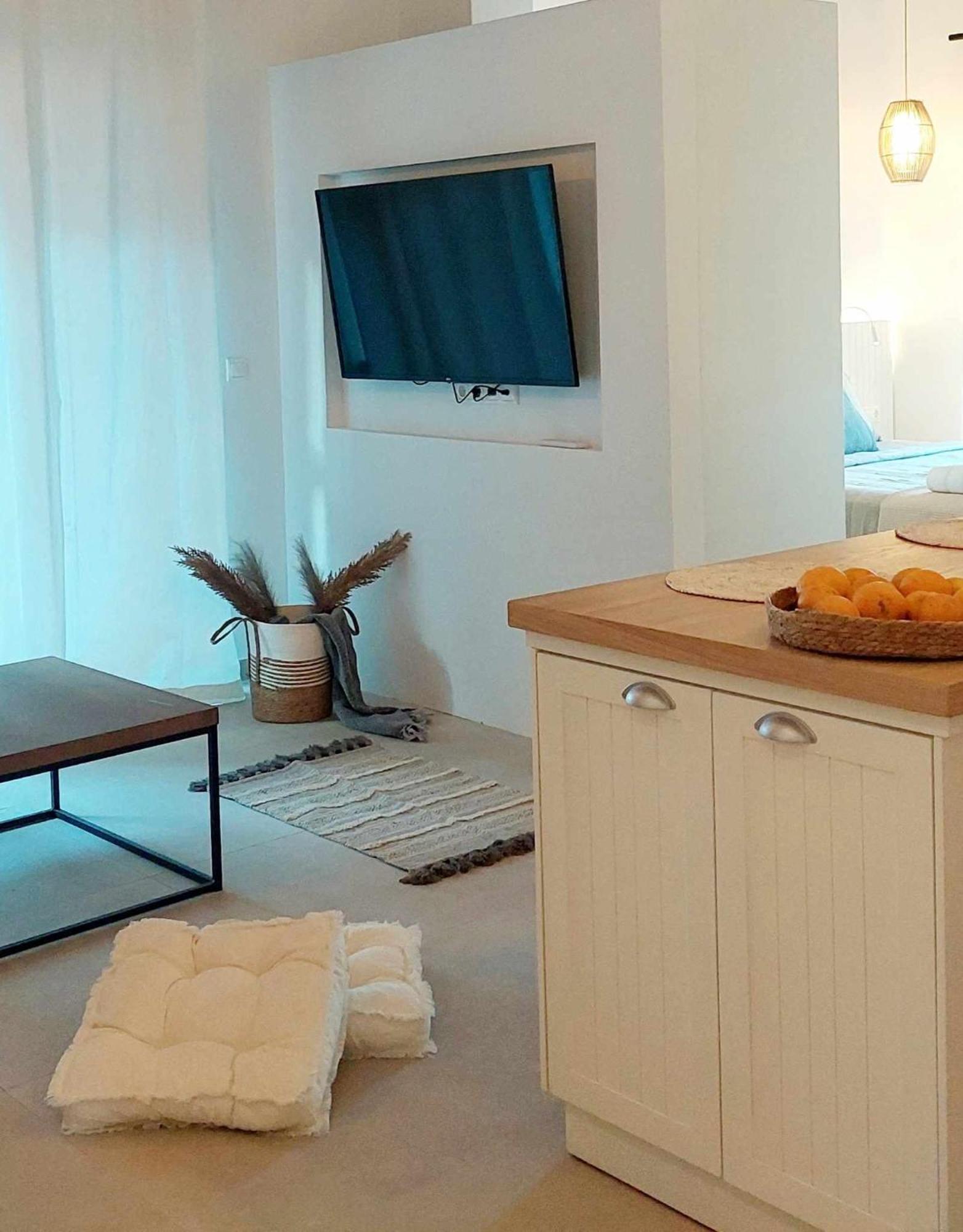 Maya Apartments, Modern And Convenient Apartments With Private Parking Skiathos Exterior foto